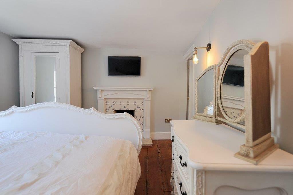 Little Monmouth 4 Bedroom Cottage, Old Town Lyme Regis, Dog Friendly And Parking Экстерьер фото